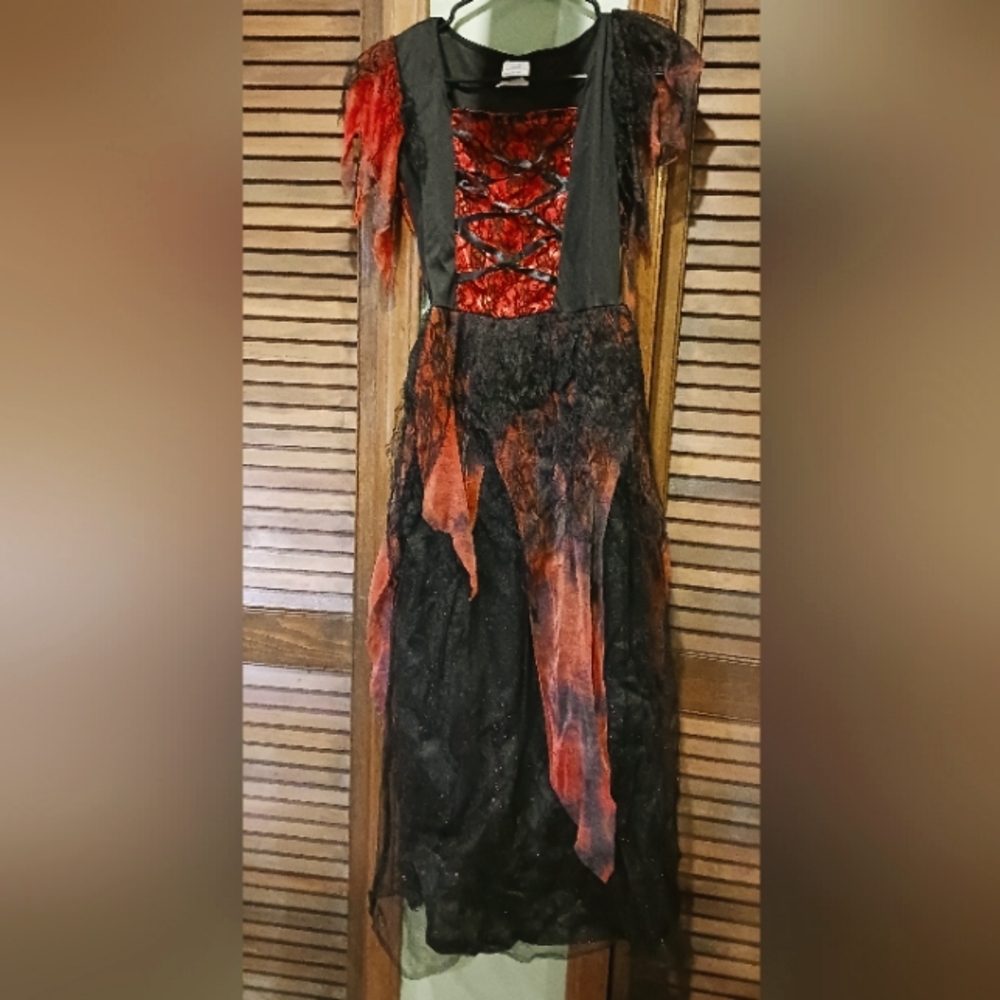 Girl's size 10/12 Vampire Halloween costume
